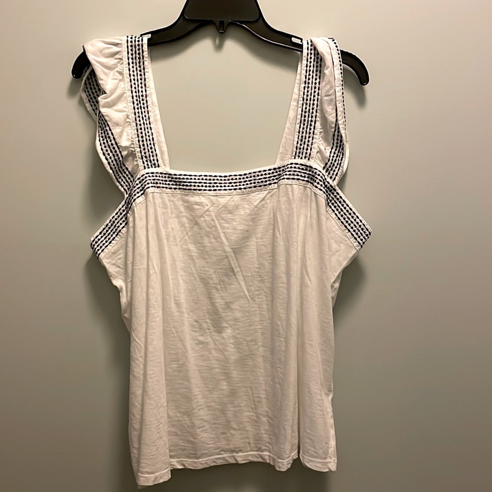 Adorable Loft Summer Shirt. Would look cute with pants, shorts, or a skirt.